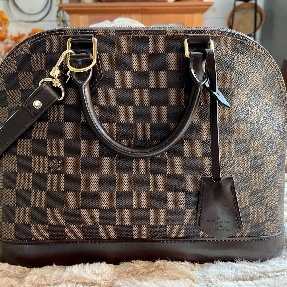 COPY - - NOT FOR SALE 💯% Authentic Louis Vuitton Alma PM in Damier Ebene 👜👝